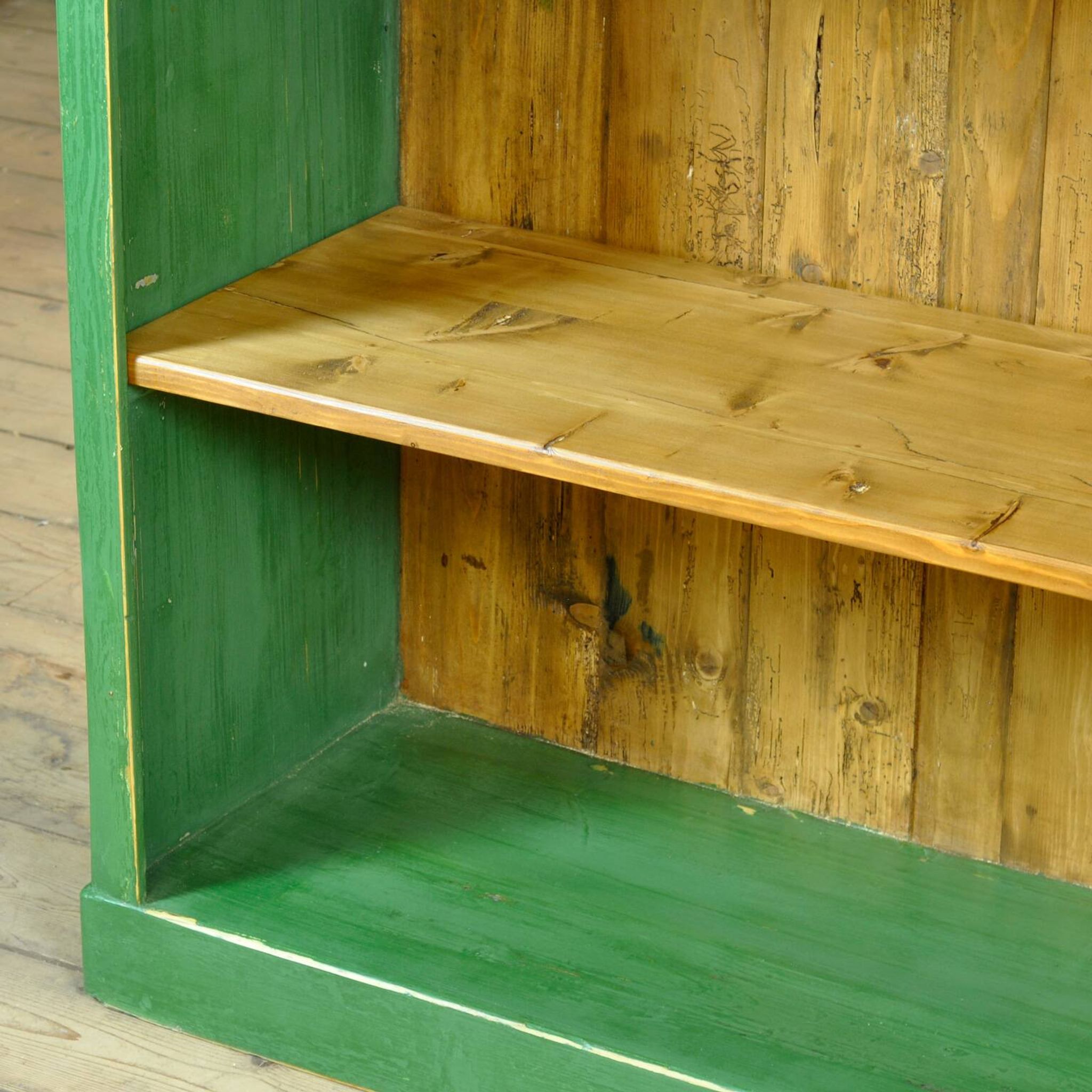 Grande armoire en pin, vers 1930