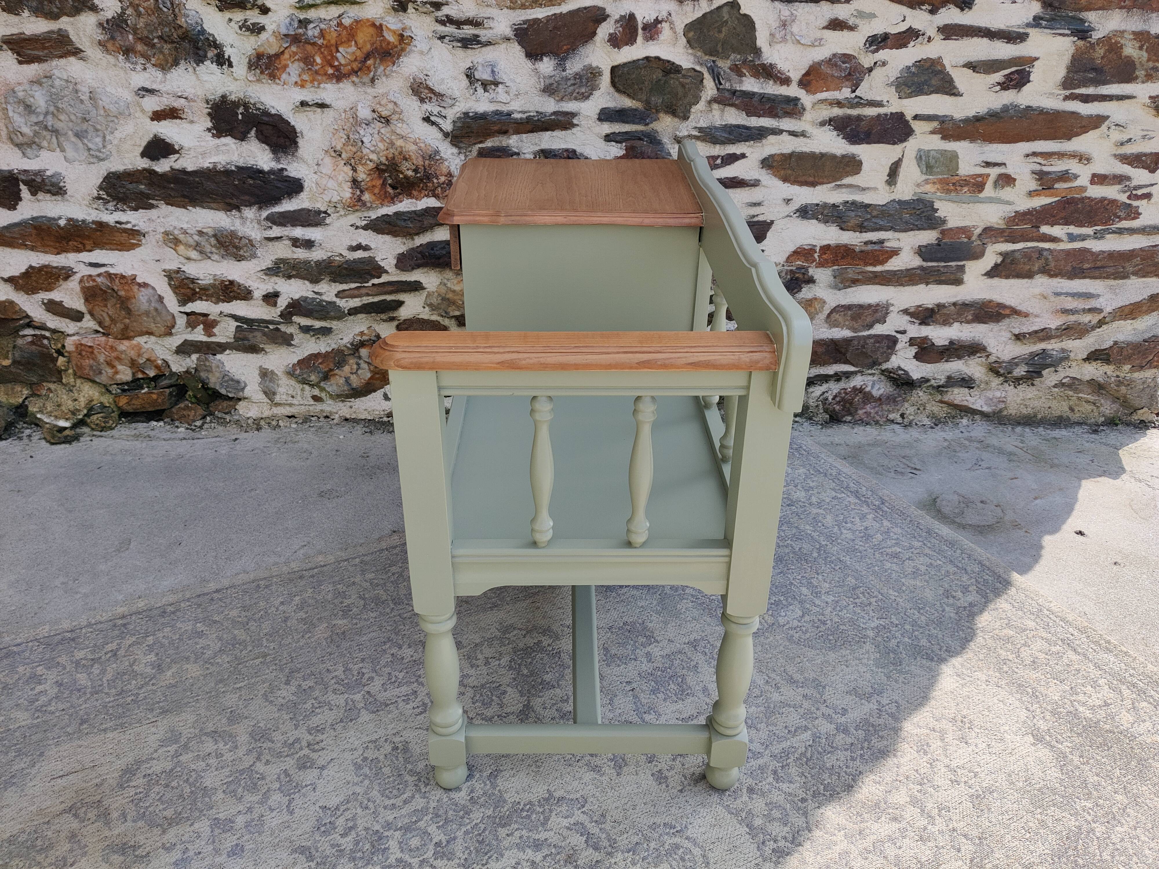 Entrance bench