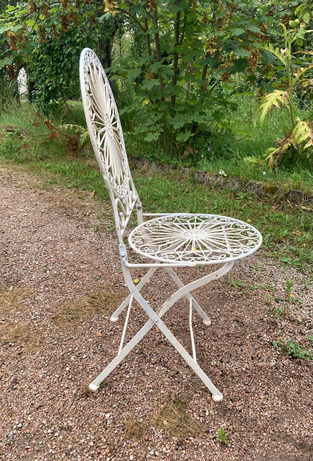 Foldable medallion garden chair from the 20th century in wrought iron with Heart motifs