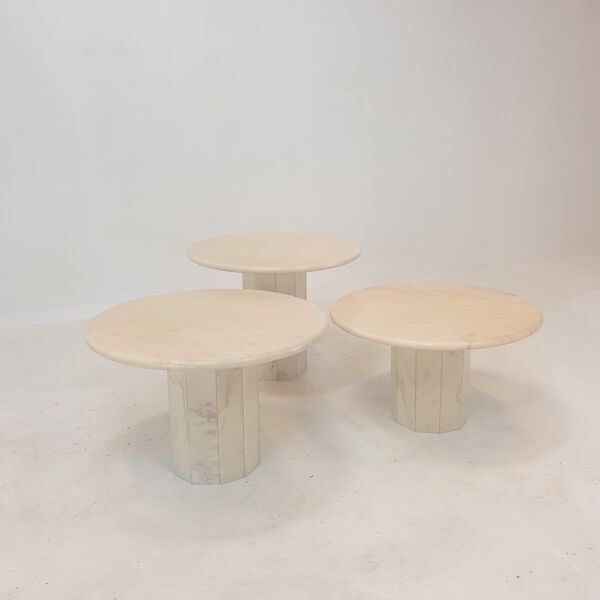 Ensemble de 3 tables d’appoint en marbre italien, années 1970