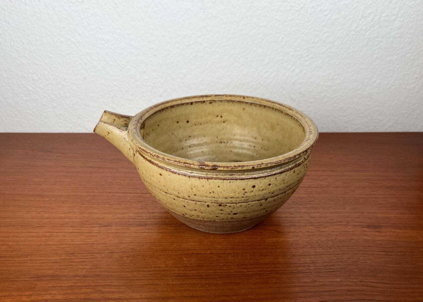 Mid-century modern British studio pottery bowl by Richard Batterham, 1960s.