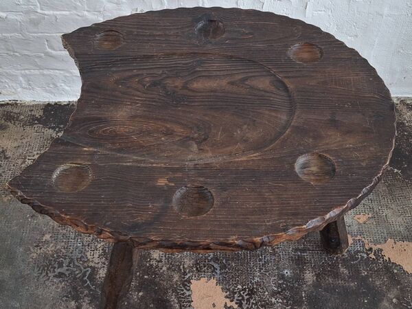 Table basse en forme de fer à cheval, sculptée à la main dans un style brutaliste, années 1960.