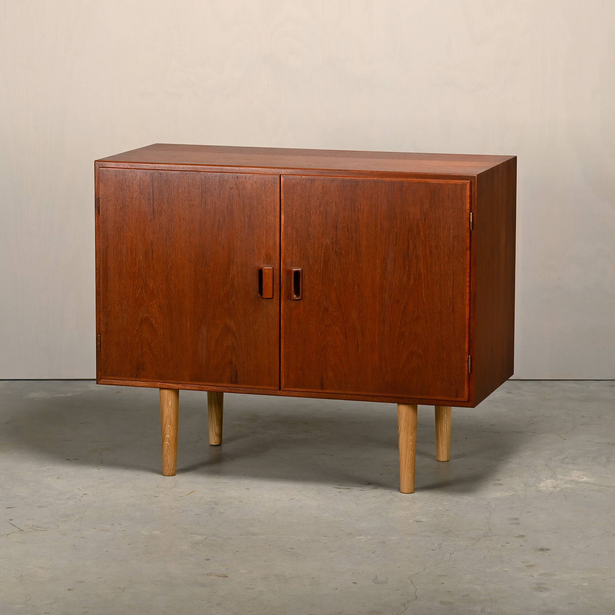 Børge Mogensen Cabinet or small Sideboard in teak and oak, Søborg Møbler