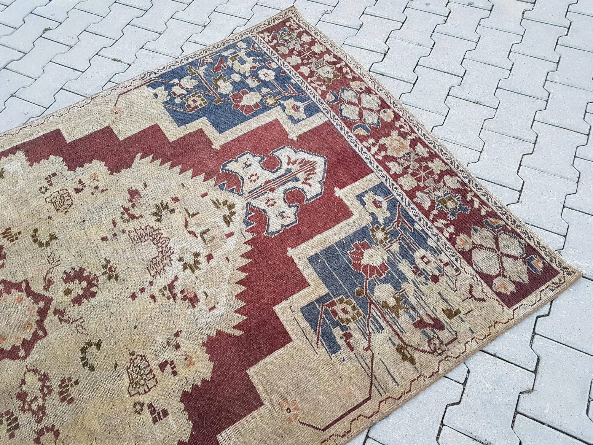 Vintage handmade Turkish rug 140x272 cm