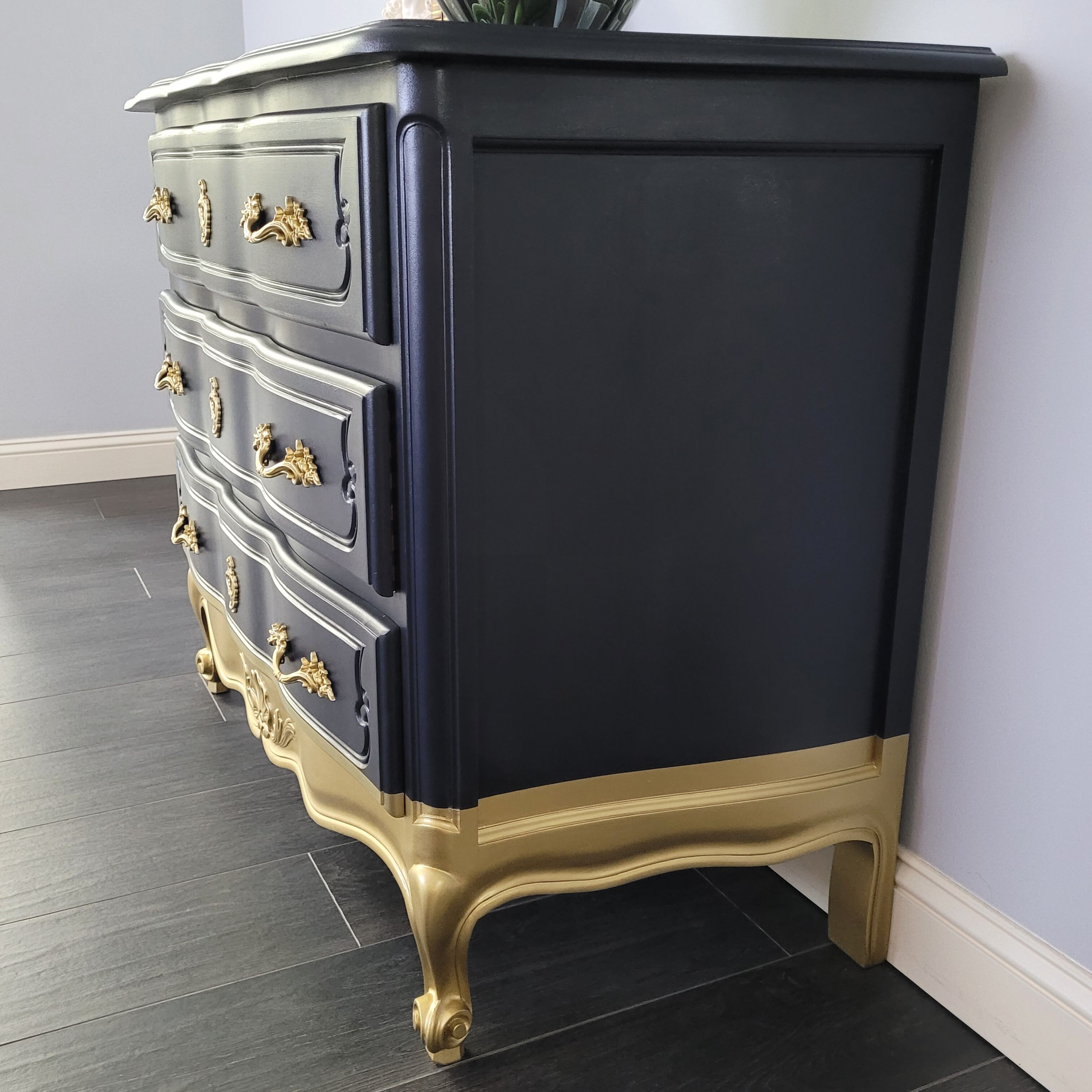 Louis XIV style cherry chest of drawers, with 3 drawers