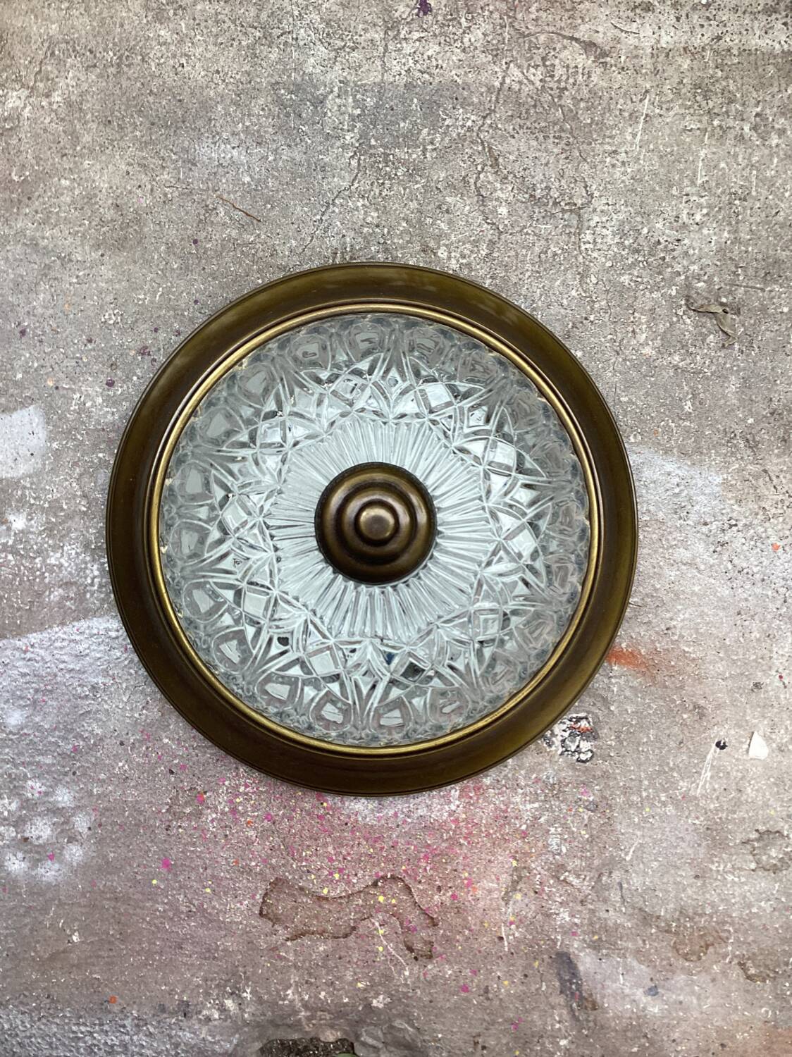 Ceiling light in brass and old molded glass