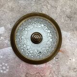 Plafonnier en laiton et verre moulé ancien