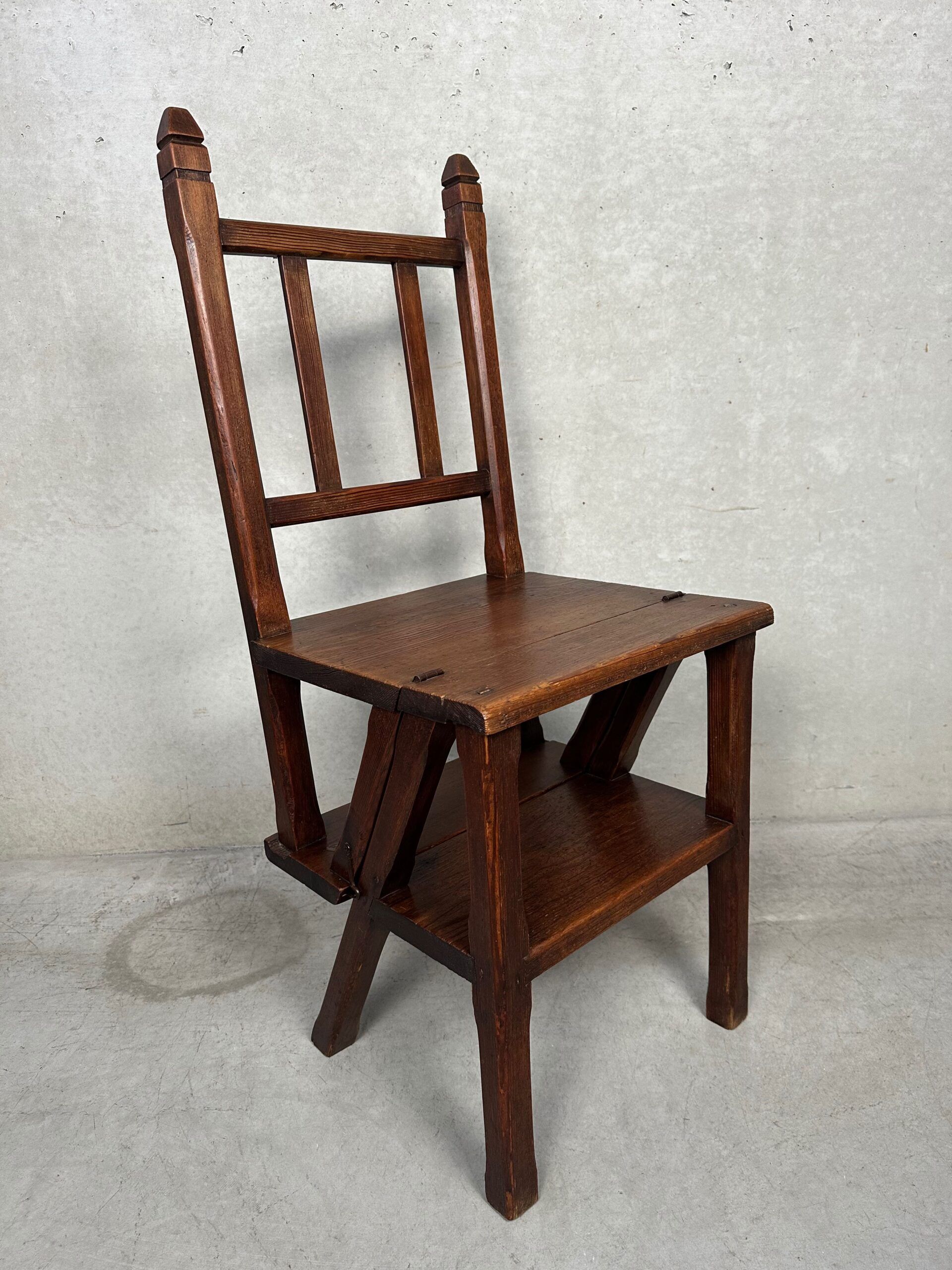 Échelle / chaise de bibliothèque antique