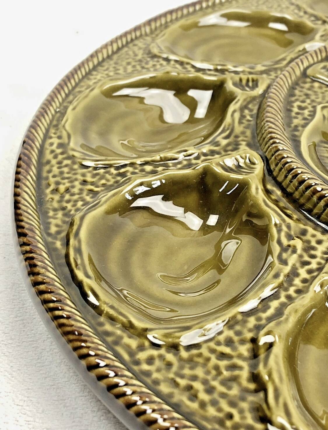 St Clément slipware oyster dish