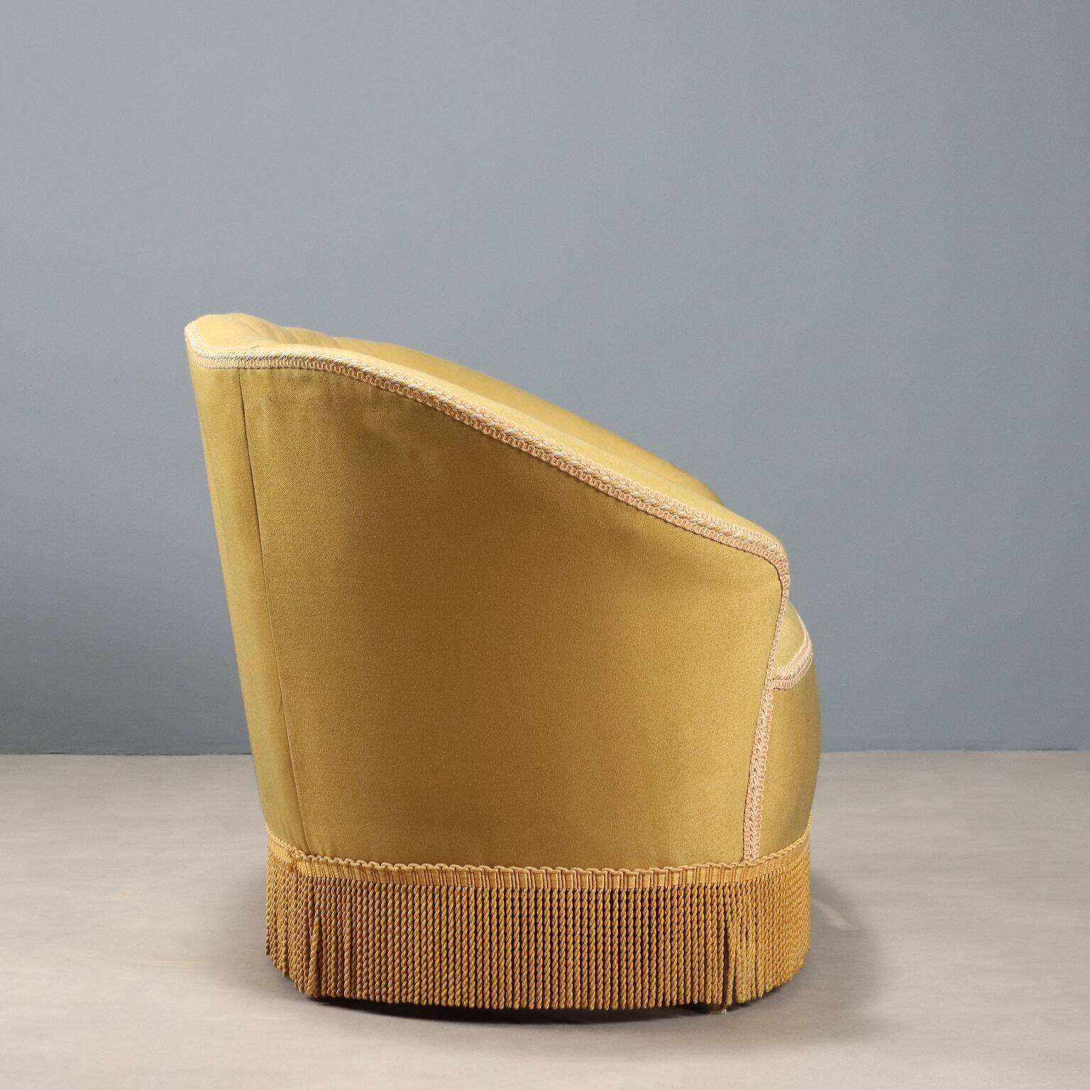 Capitonné loveseat 1950s