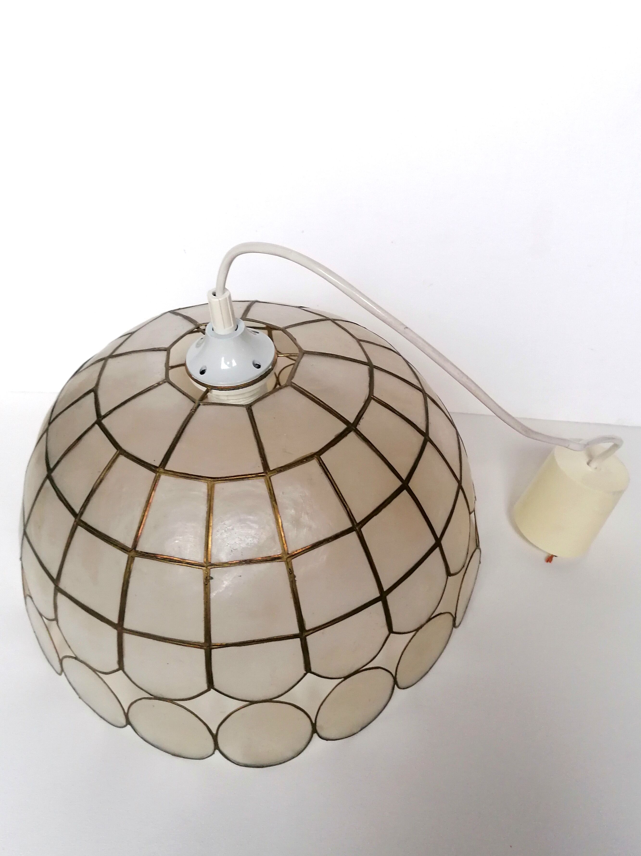 Mother-of-pearl and brass suspension