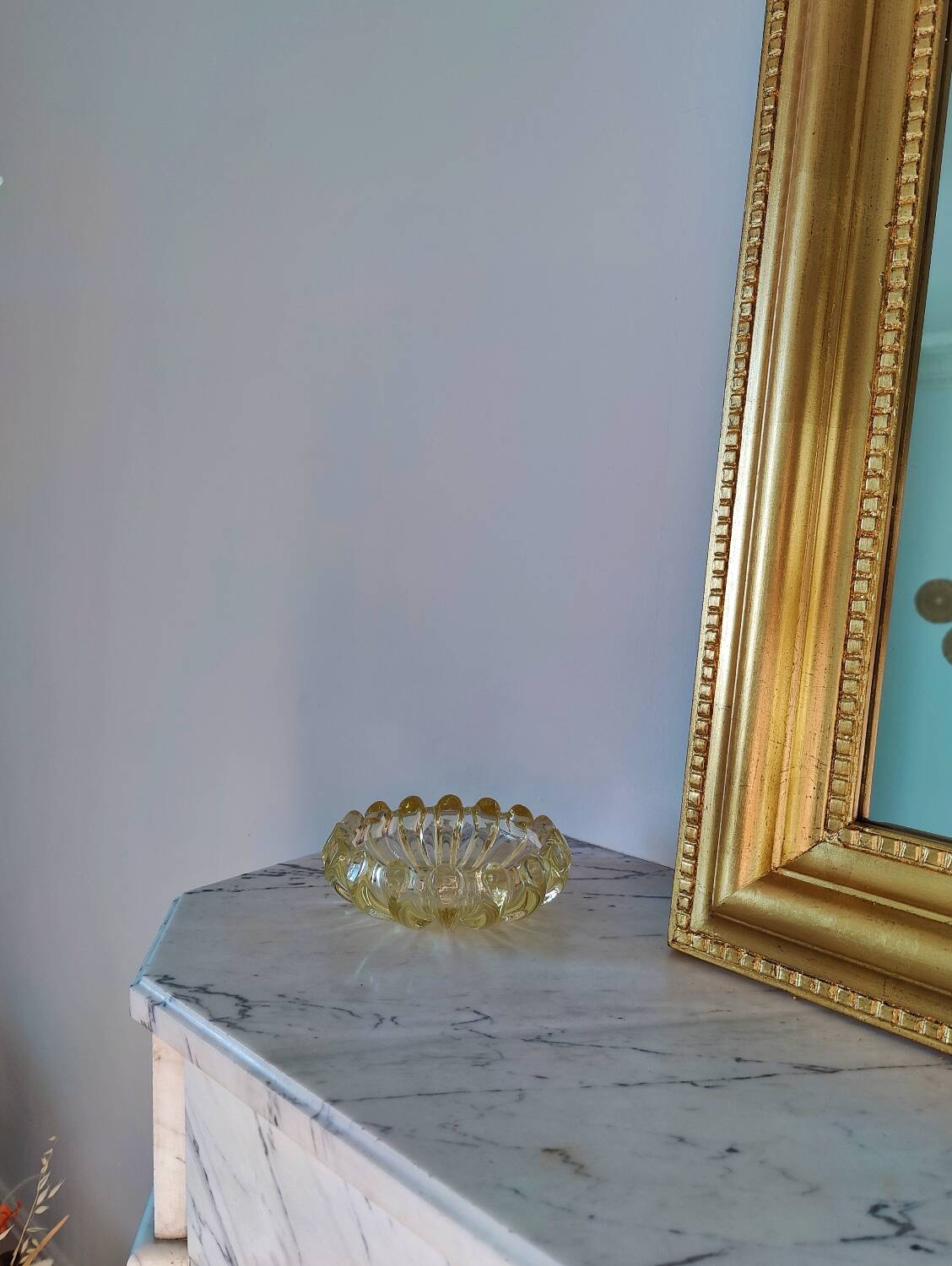 Empty glass pocket