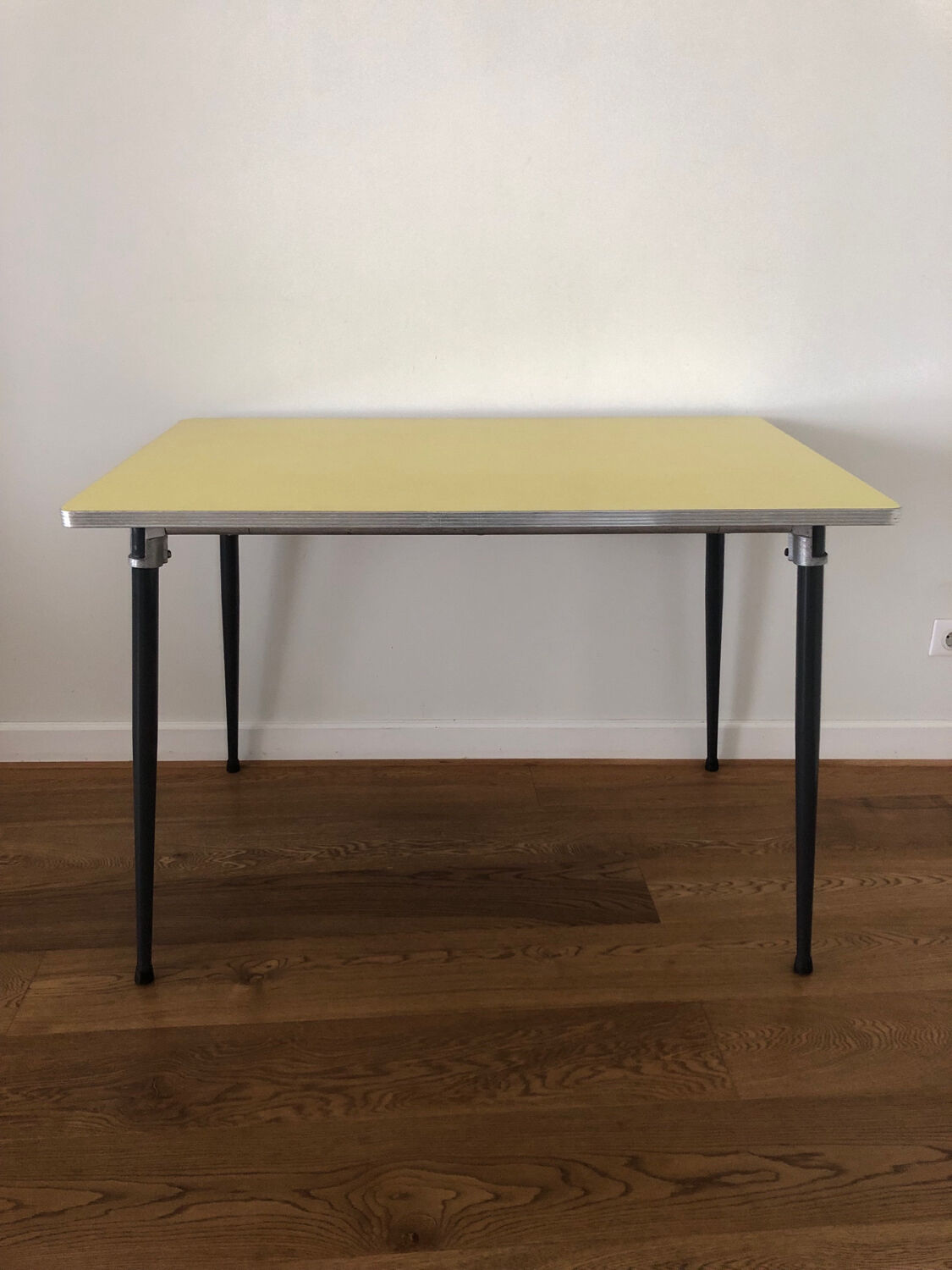 Mullca table
