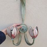 Paire d'appliques anciennes en tôle peinte à décor de fleurs