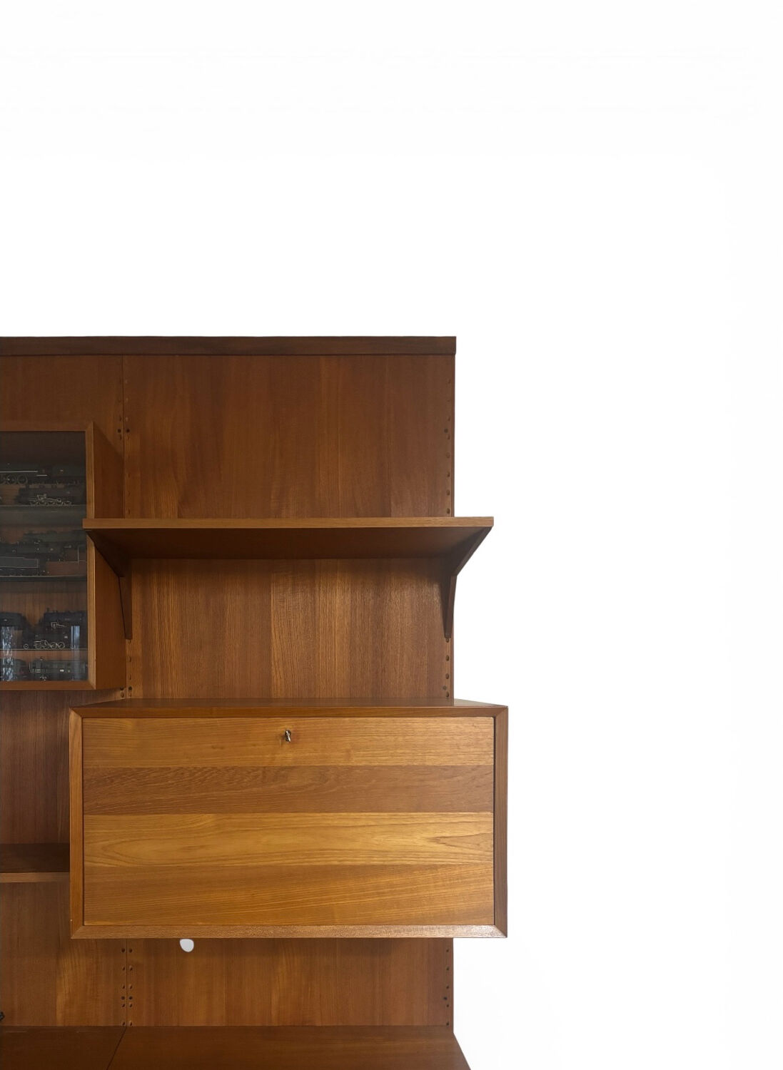 Wall system by Poul Cadovius (1959)