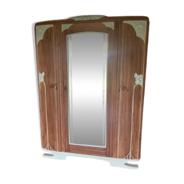 Revised 3-door wardrobe
