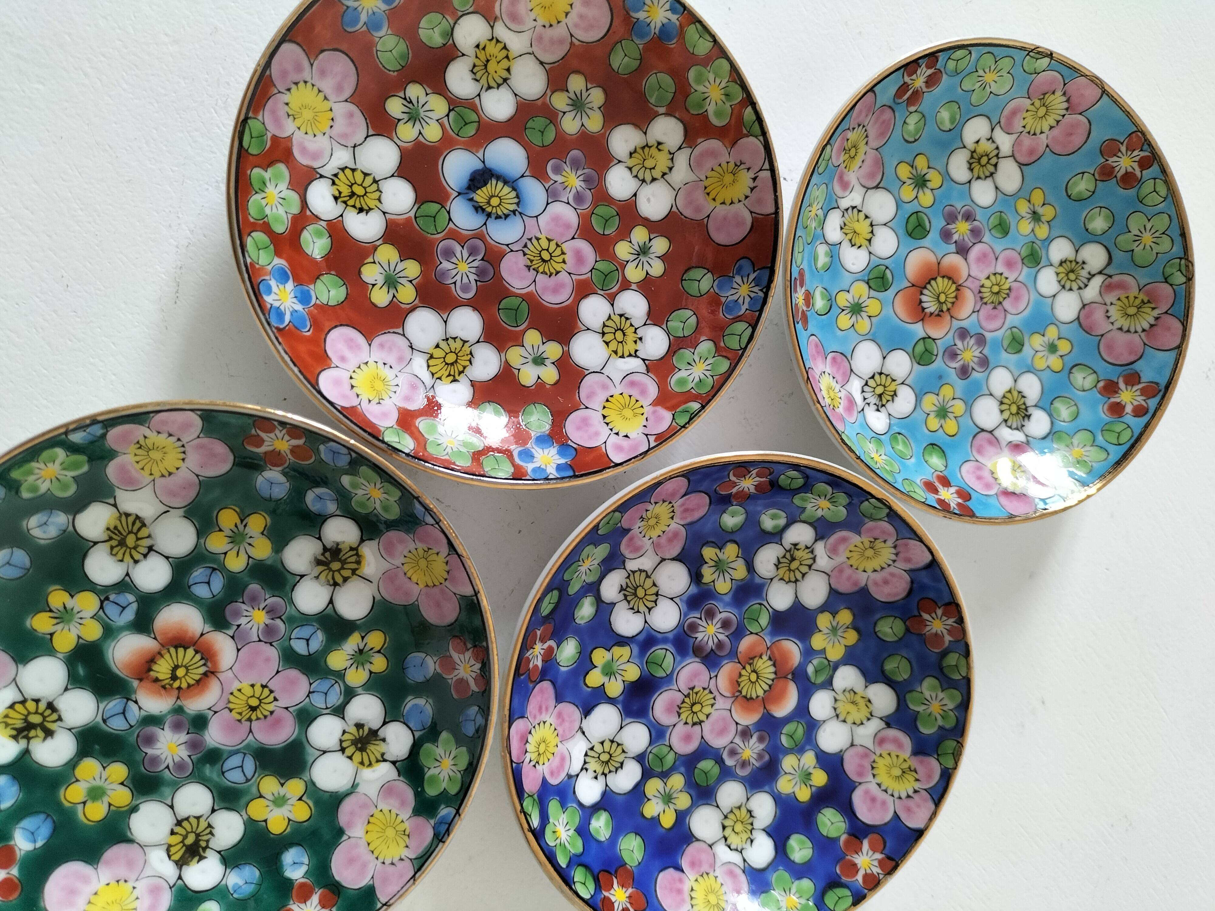 Set of 4 vintage Japanese mini bowls