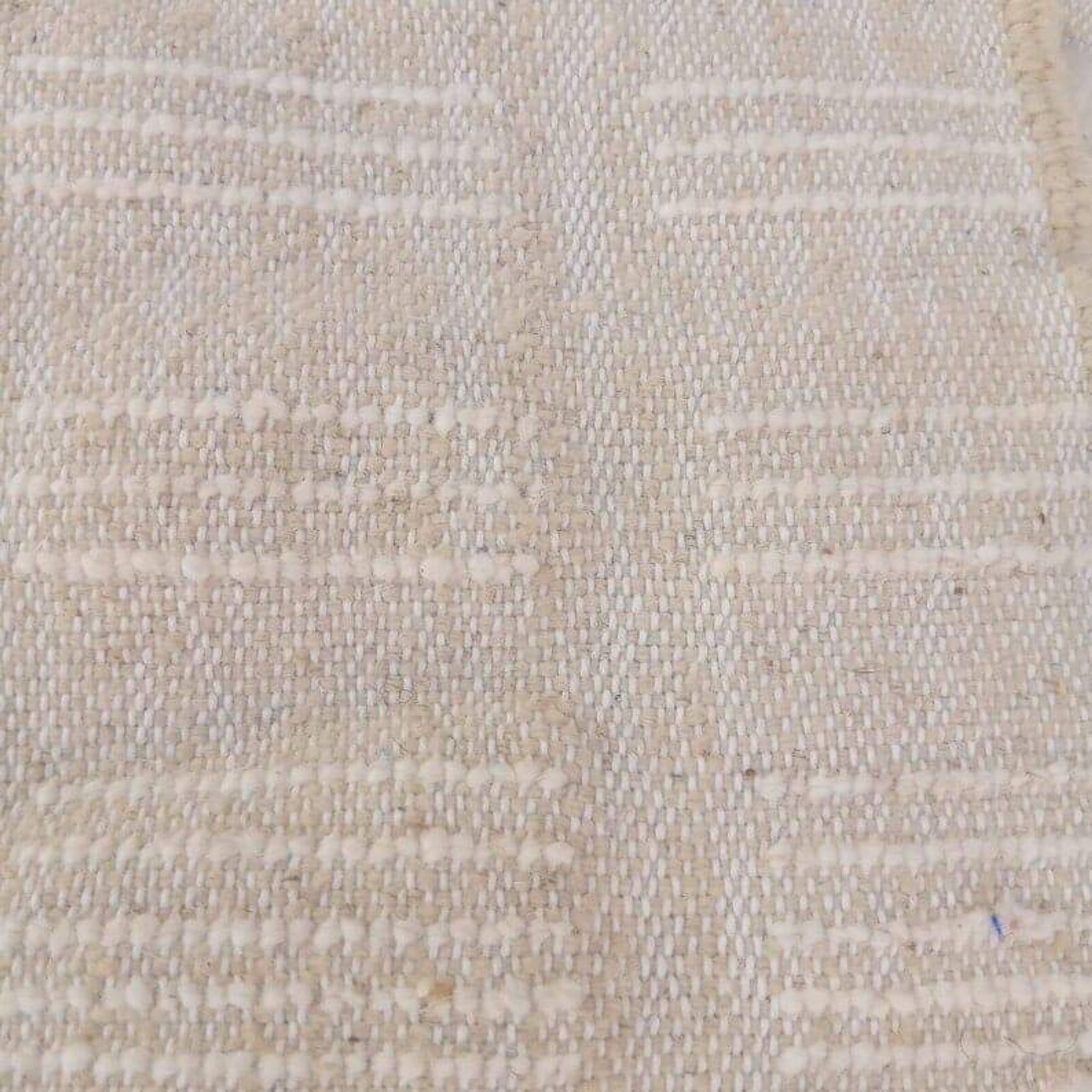 Handmade white Berber rug in natural wool, size 140 x 260 cm