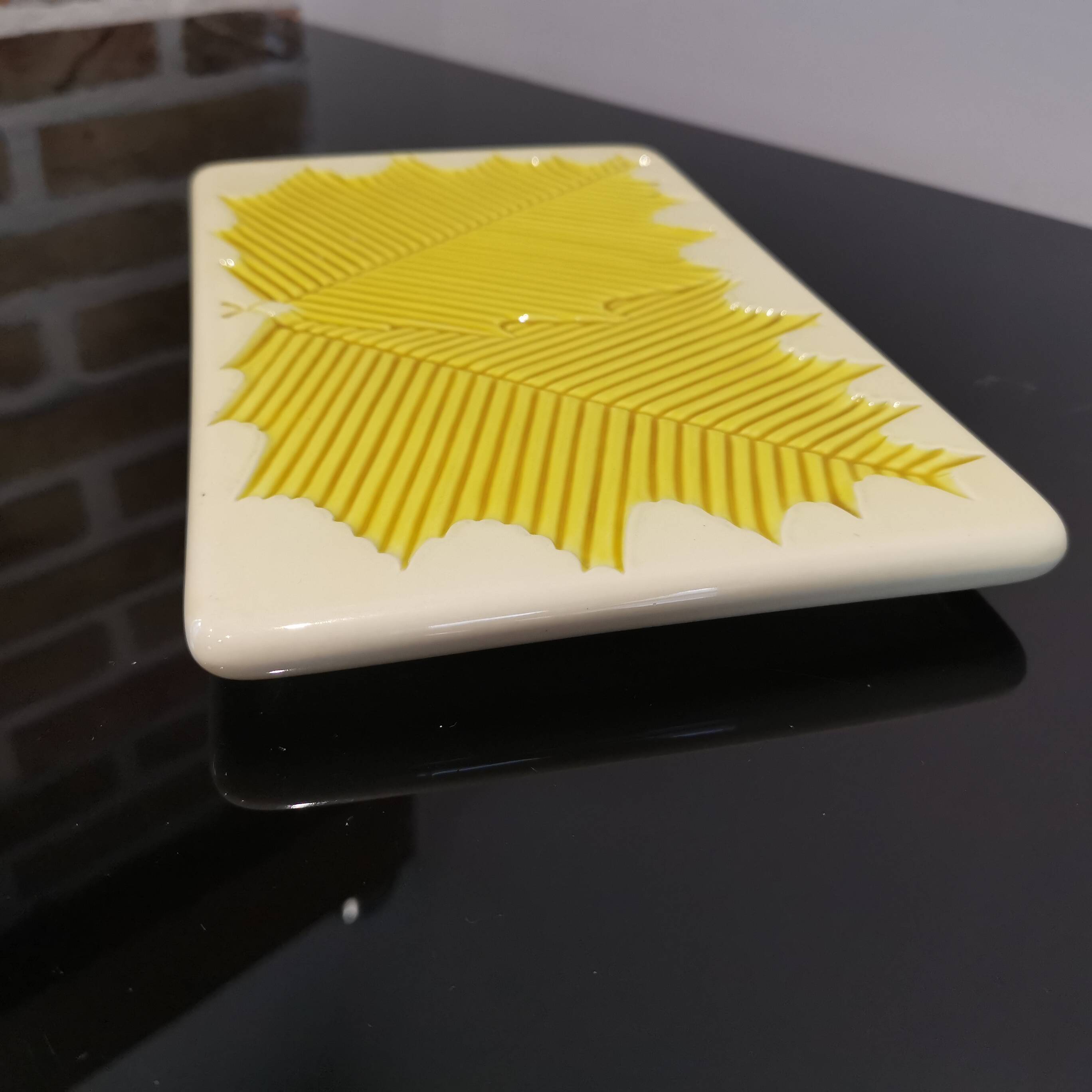 OLD CERAMIC TRIVET DECORATED WITH VERCERAM LEAVES 60'S