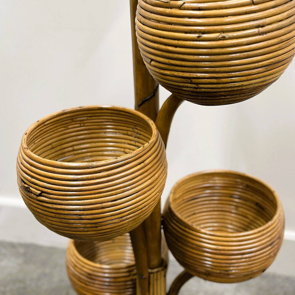 Support à plantes italien en bambou à plusieurs niveaux des années 1960, avec cinq coupes sculpturales.