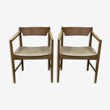 Paire de fauteuils scandinaves en teck des années 70 avec assise en skaï