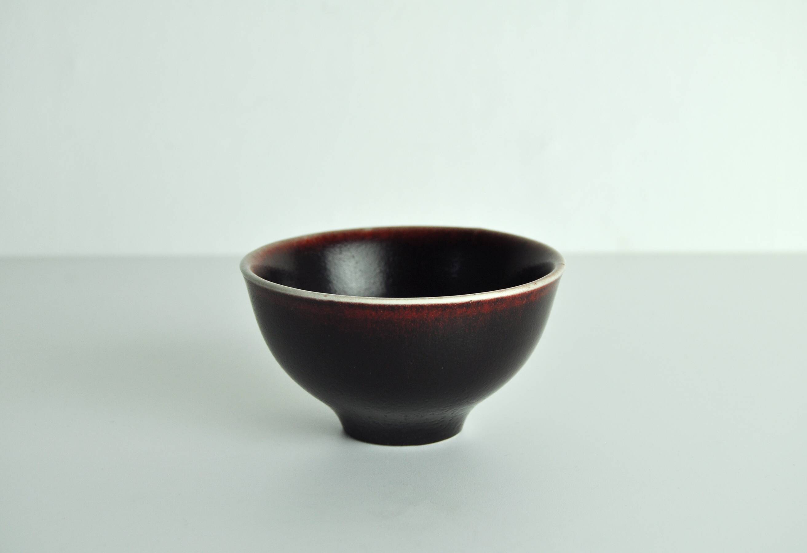 Bowl with oxblood glaze by Gerd Bøgelund for Royal Copenhagen, Denmark