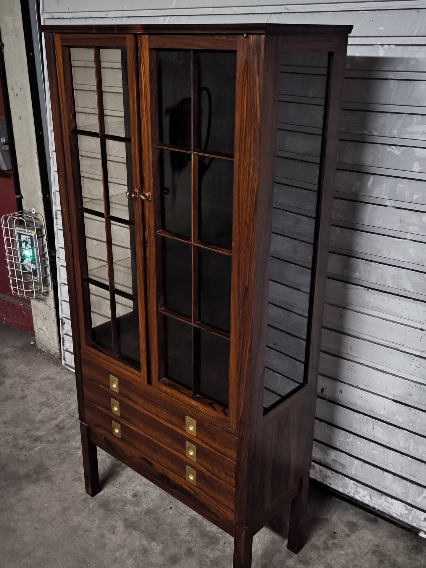 Vintage 1960s Scandinavian display cabinet in rosewood.