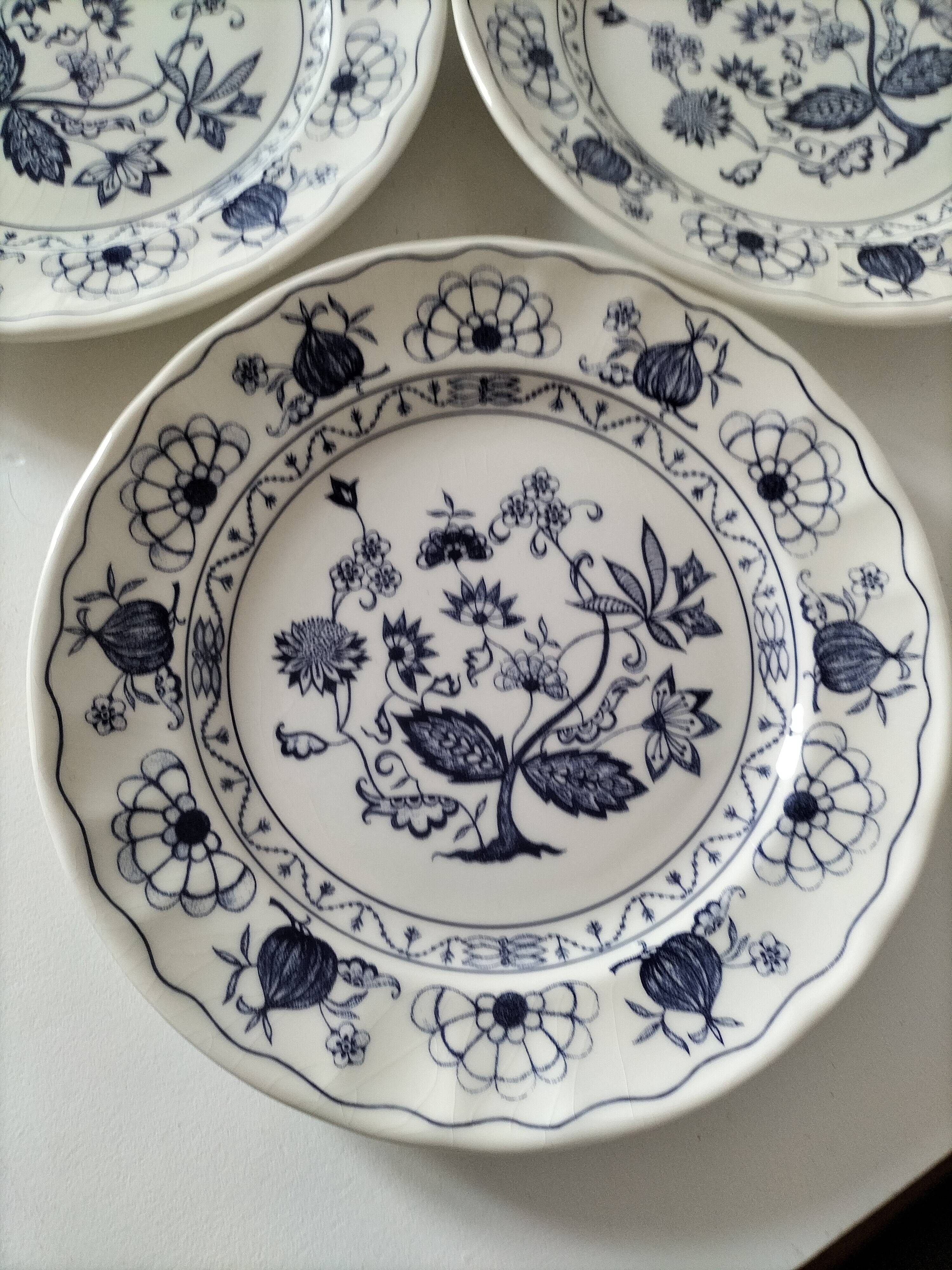 Trio of Castellania plates in Italian earthenware, vintage blue decoration