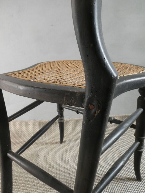 Chaise cannée Napoléon III en bois noirci et nacre