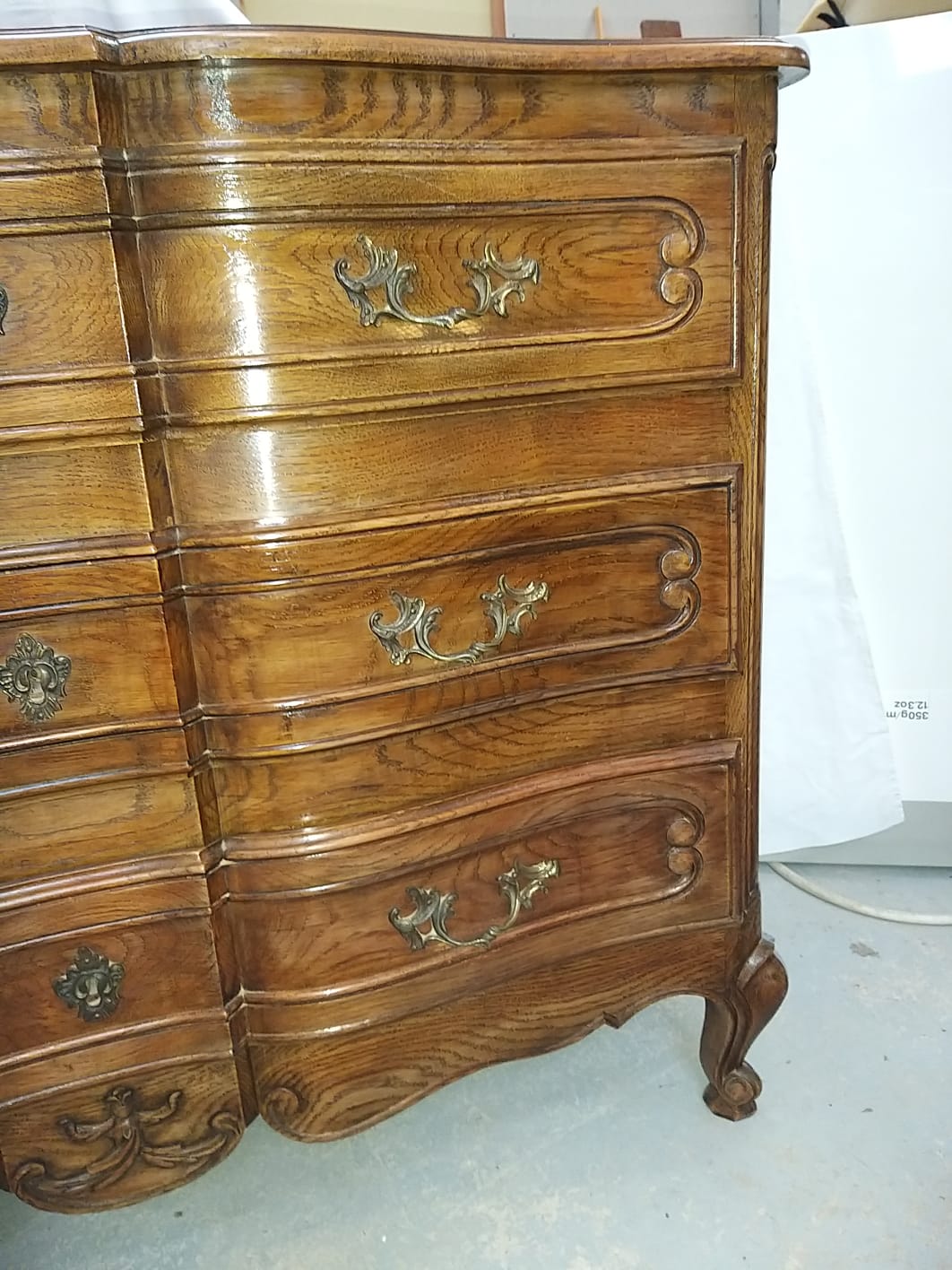 Chest of drawers crossbow