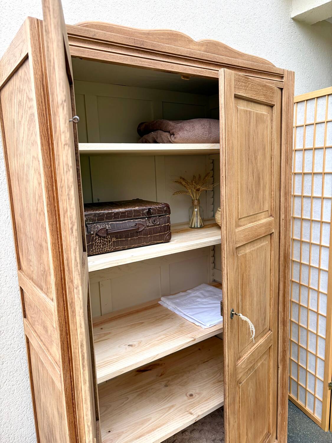 Raw wood wardrobe