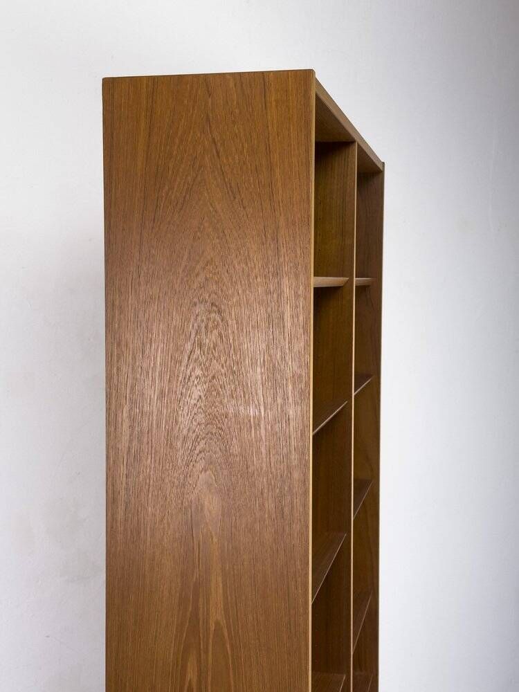 Large vintage teak bookshelf by Hundevad & Co., 1960s