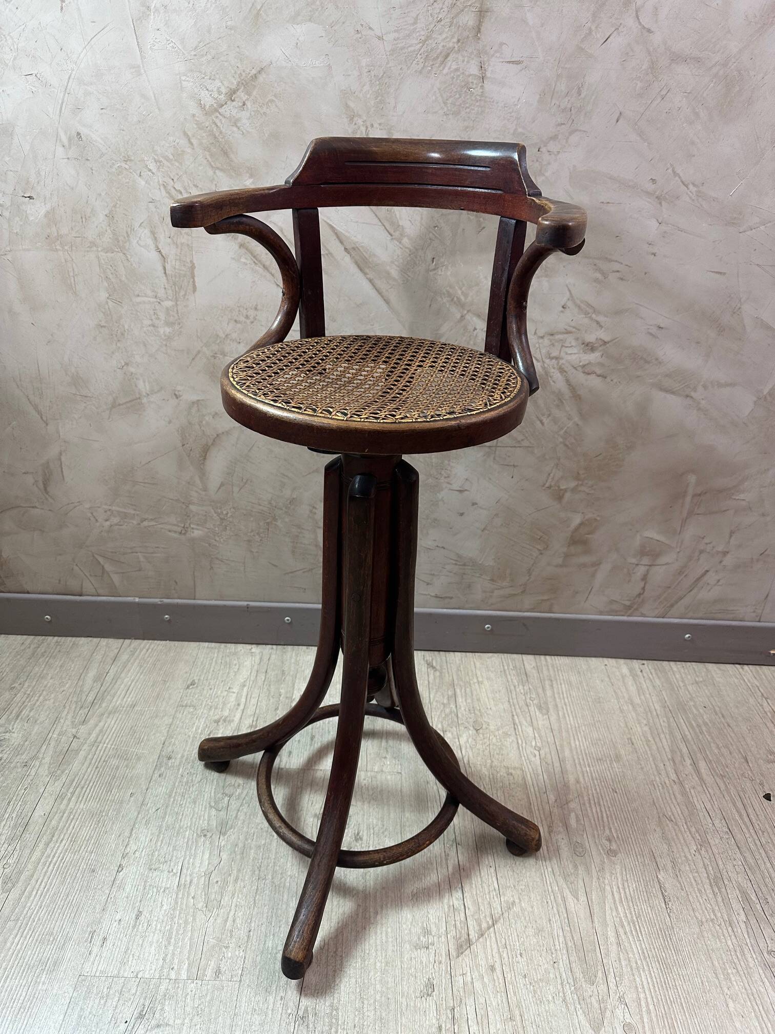 Tabouret de coiffeur pour enfant