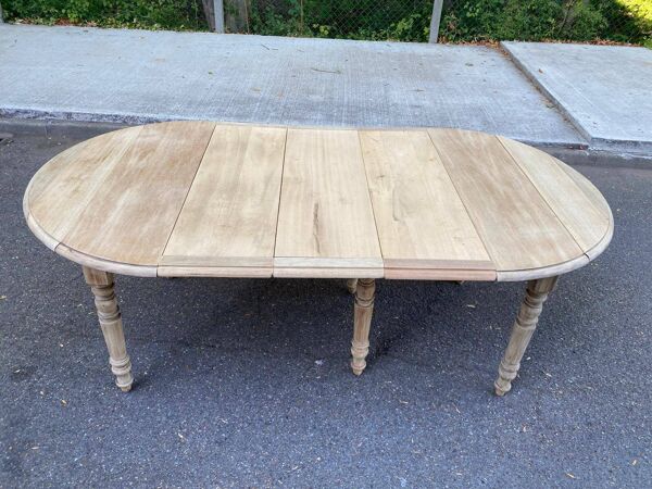 Table à manger ronde extensible à volets décapée en chêne brut 4 rallonges