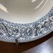 Pair of round Minton English porcelain dishes, Florentine pattern