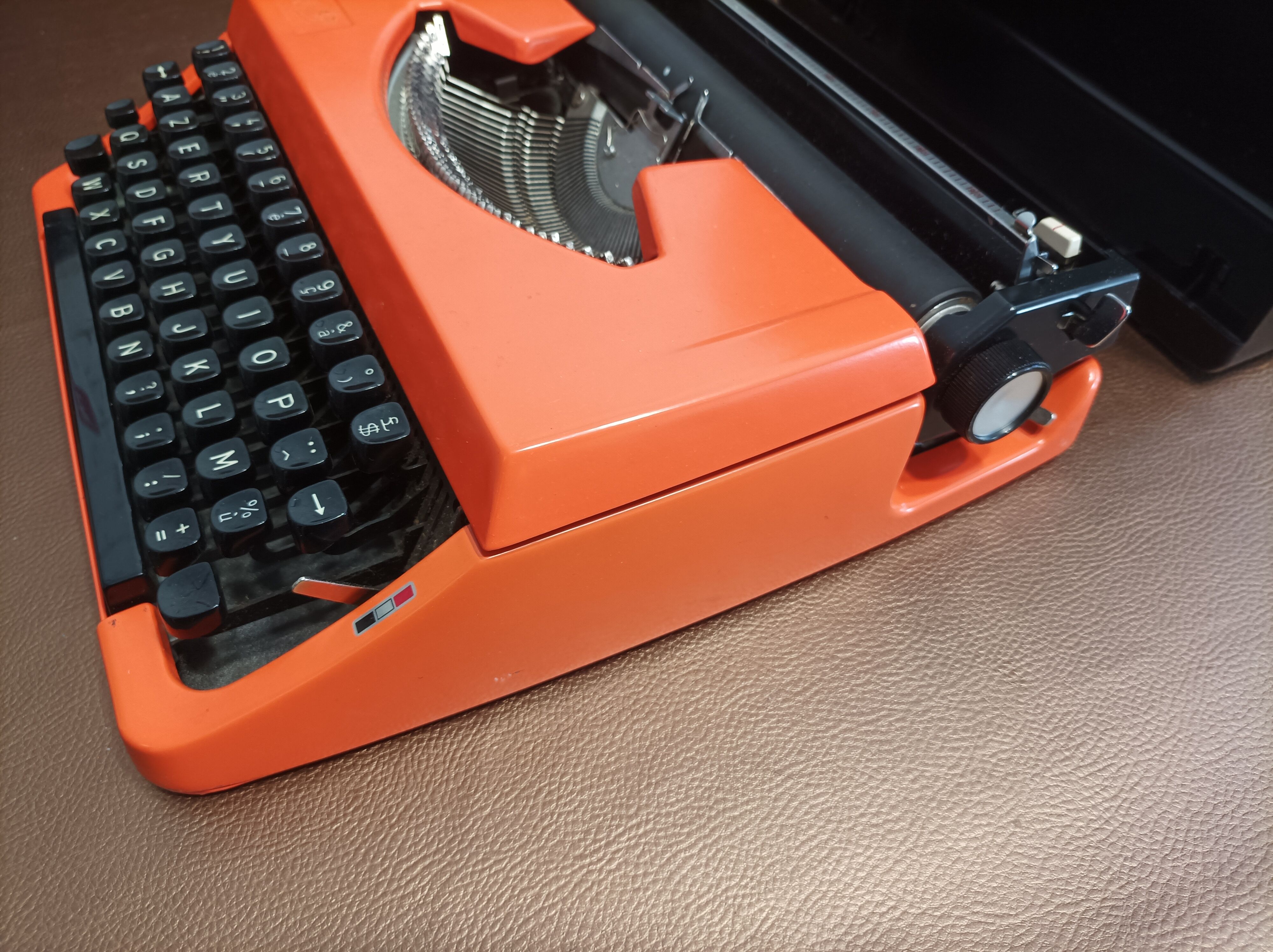 Orange Brother 210 typewriter (missing Logo)