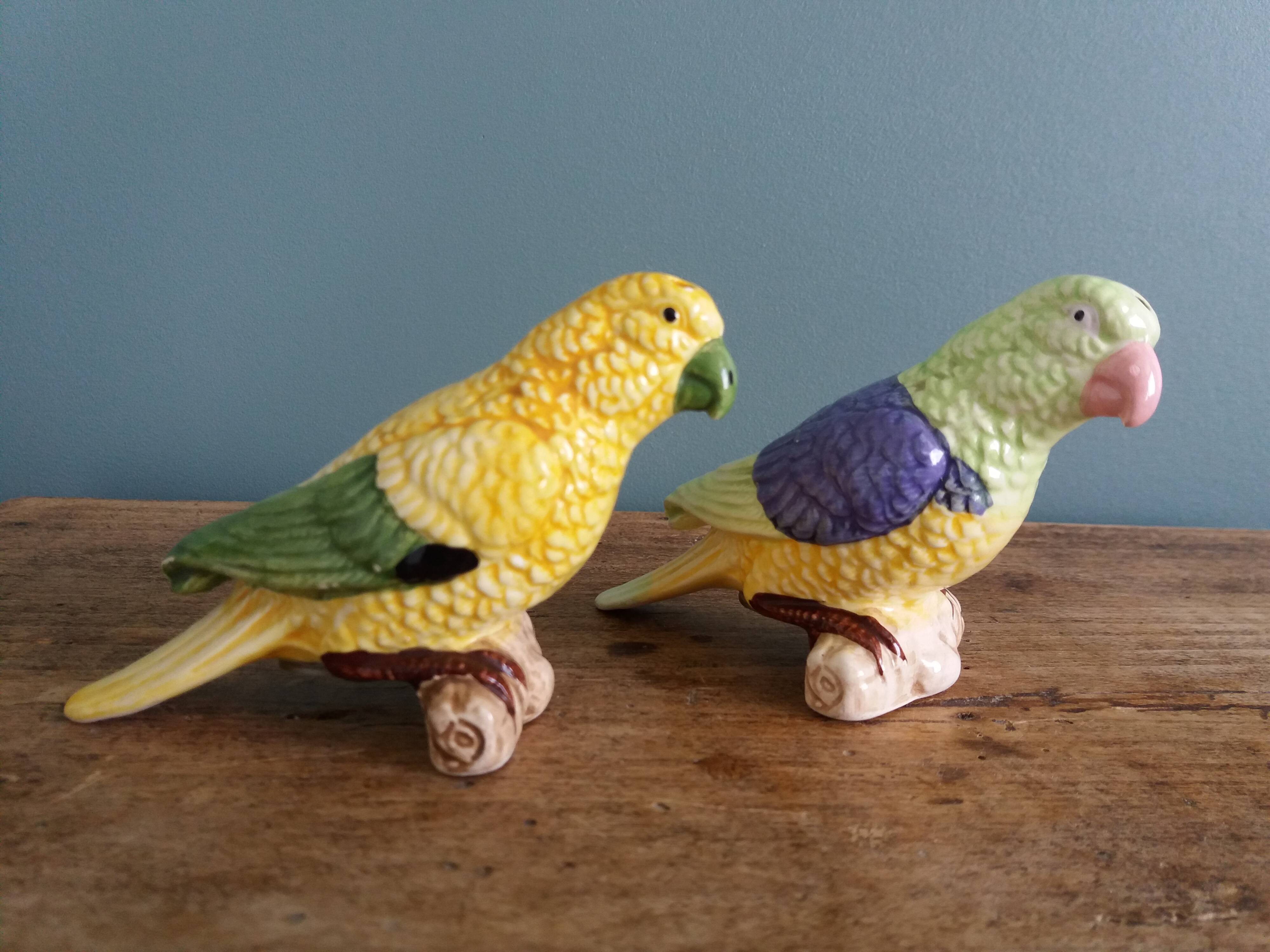 Salt shaker zoomorphic parakeet bird