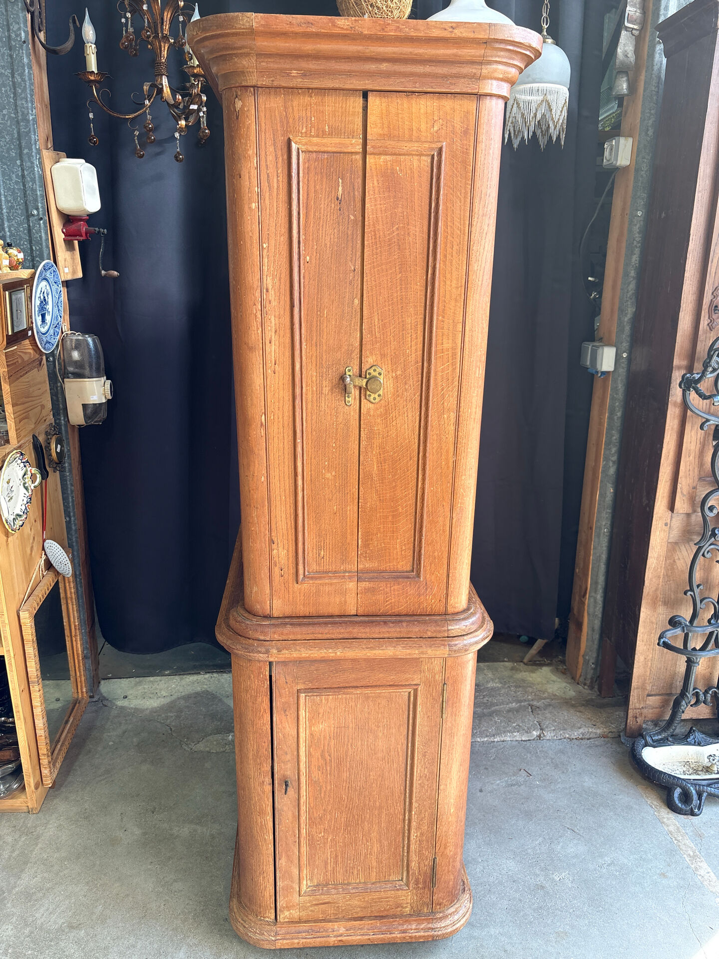 Exceptional old sacristy furniture in oak – 19th century