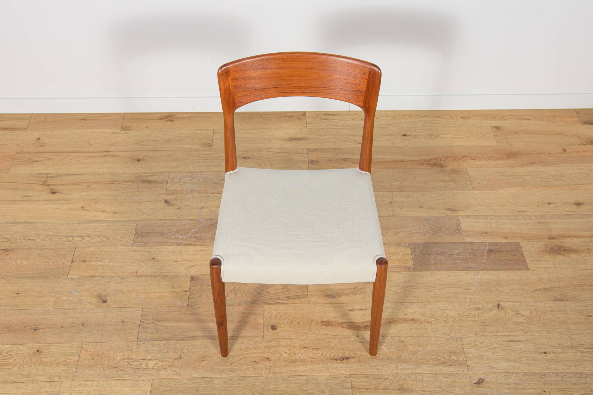 Mid-Century Modern Teak Dining Chairs model 26 by Henry Kjærnulf  for Korup