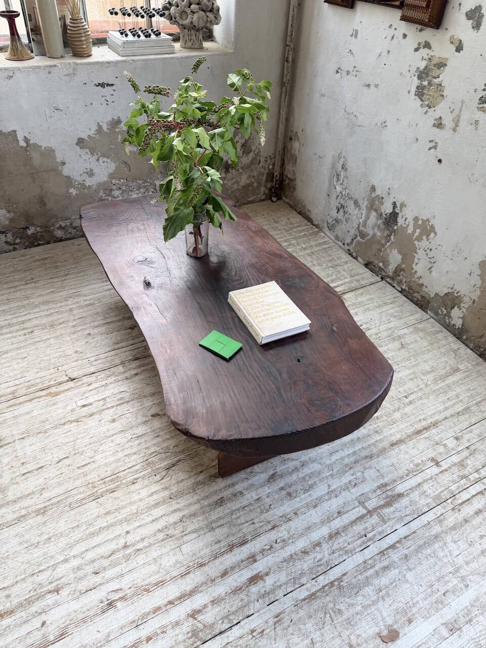 Table basse brutaliste artisanale 1950