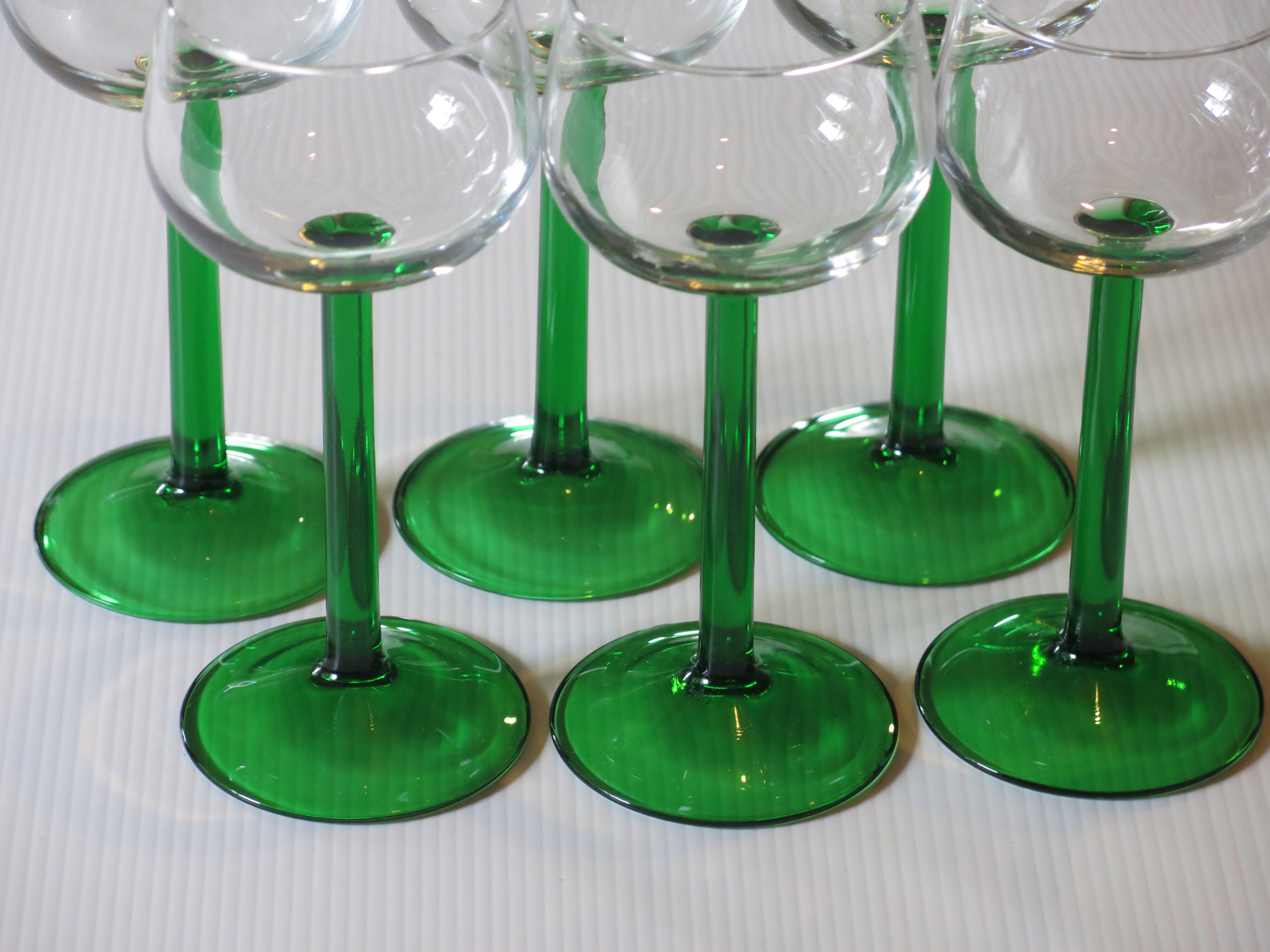 6 glasses of white wine from Alsace in very good condition.