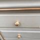 Commode bohème chic Louis Philippe beige