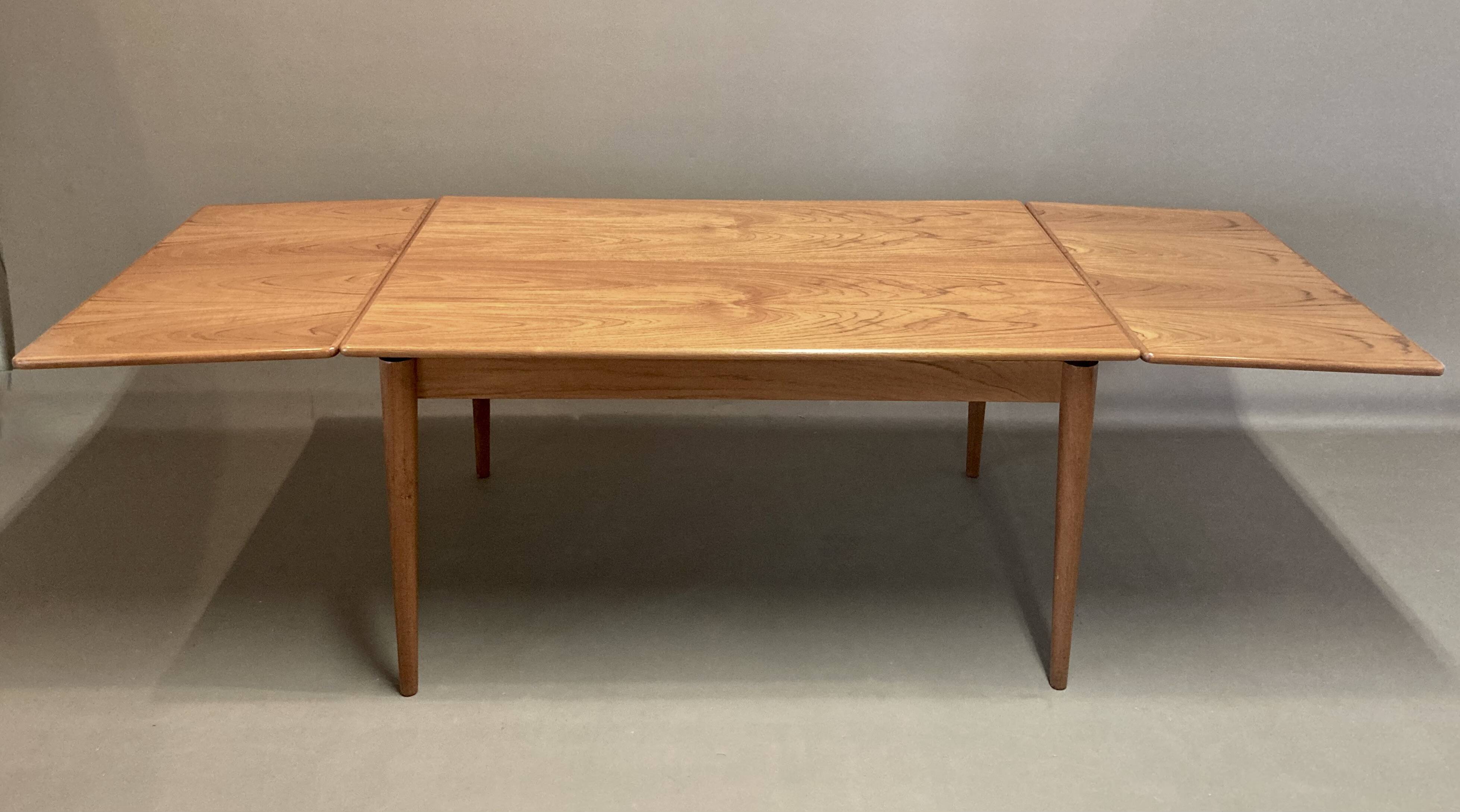 Extendable high table "Scandinavian Design" 1950.
