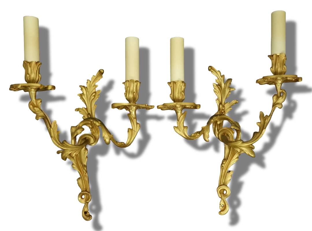 Large pair of stamped wall sconces in Louis XV style - gilded bronze