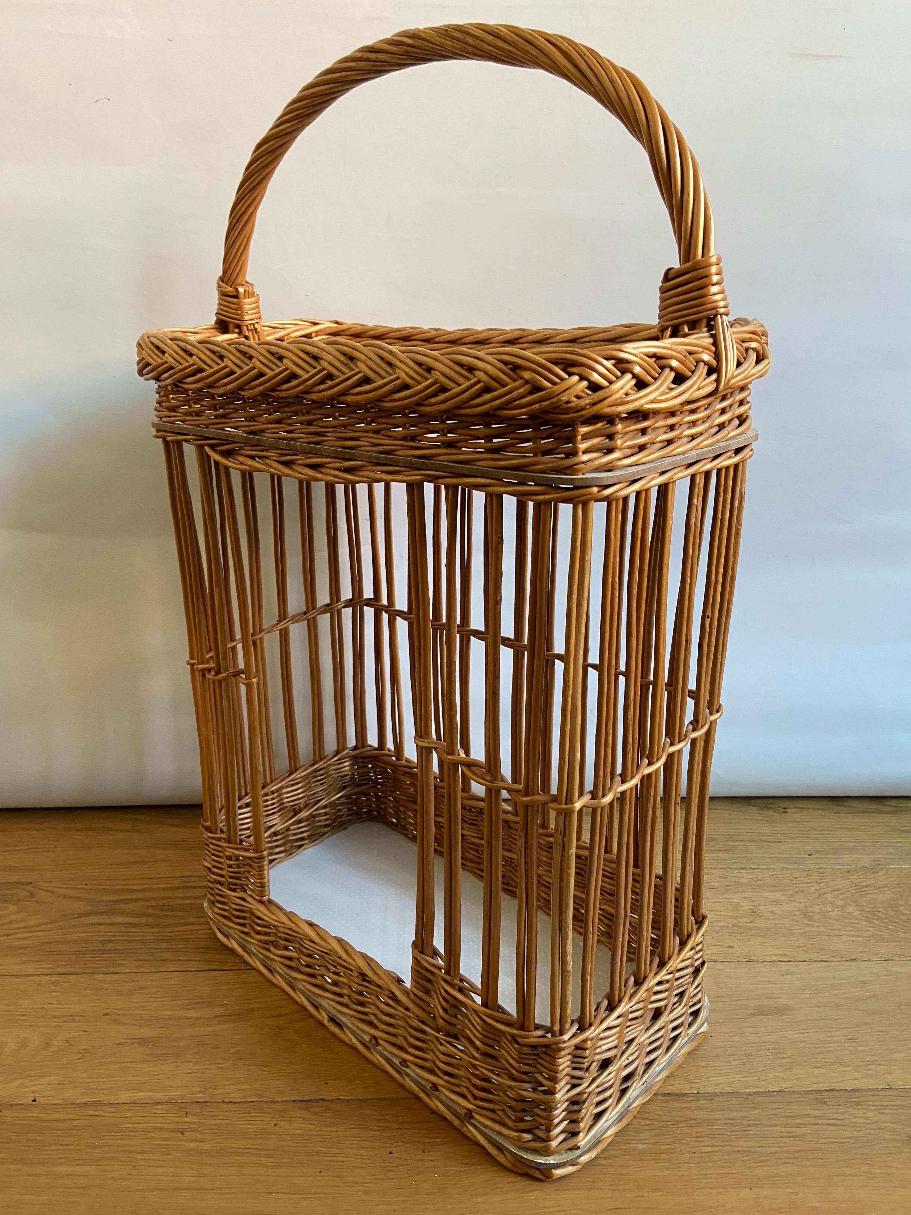 Wicker picnic bar