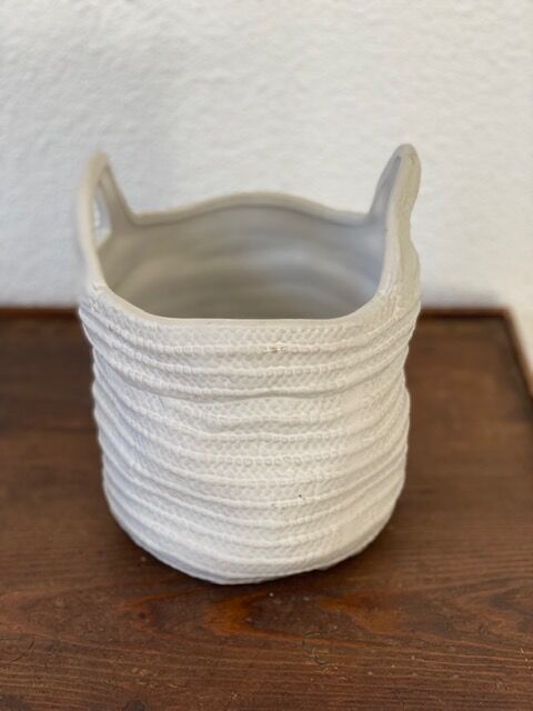 White basket pot cover