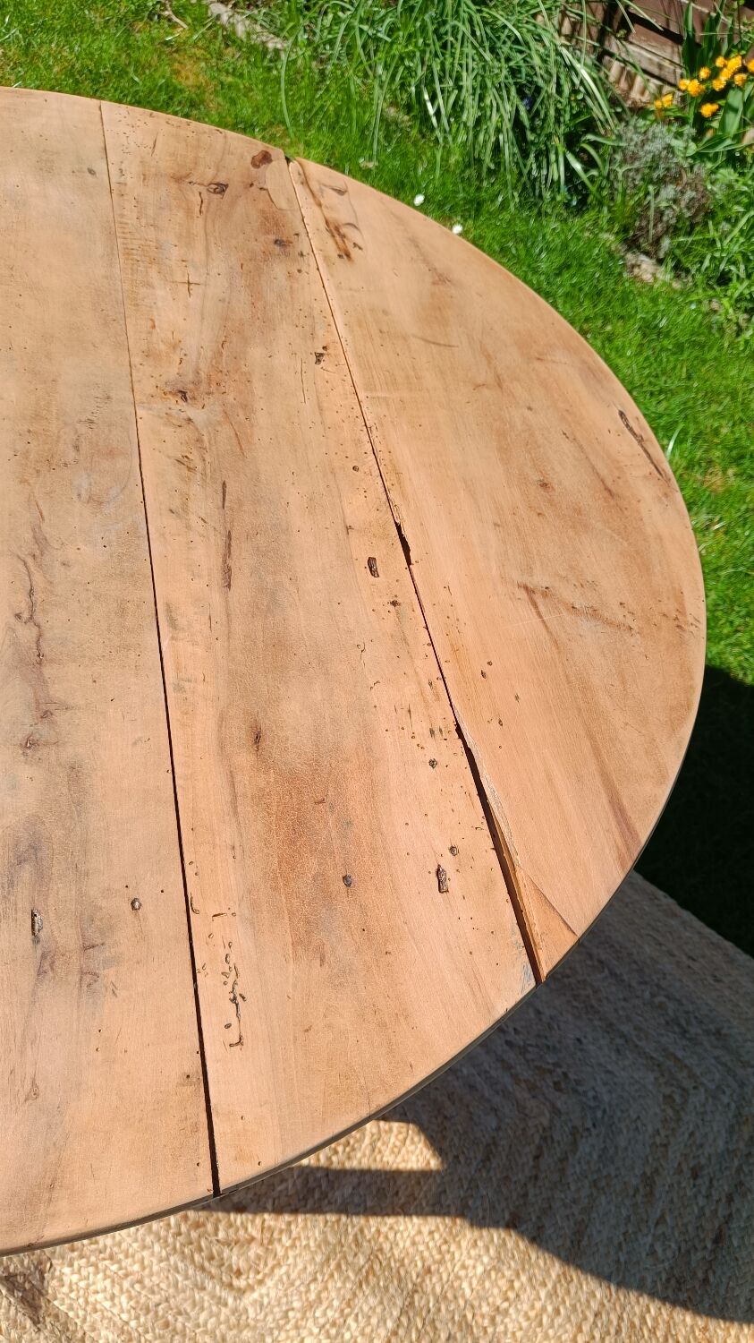 Antique patinated round table – wooden top