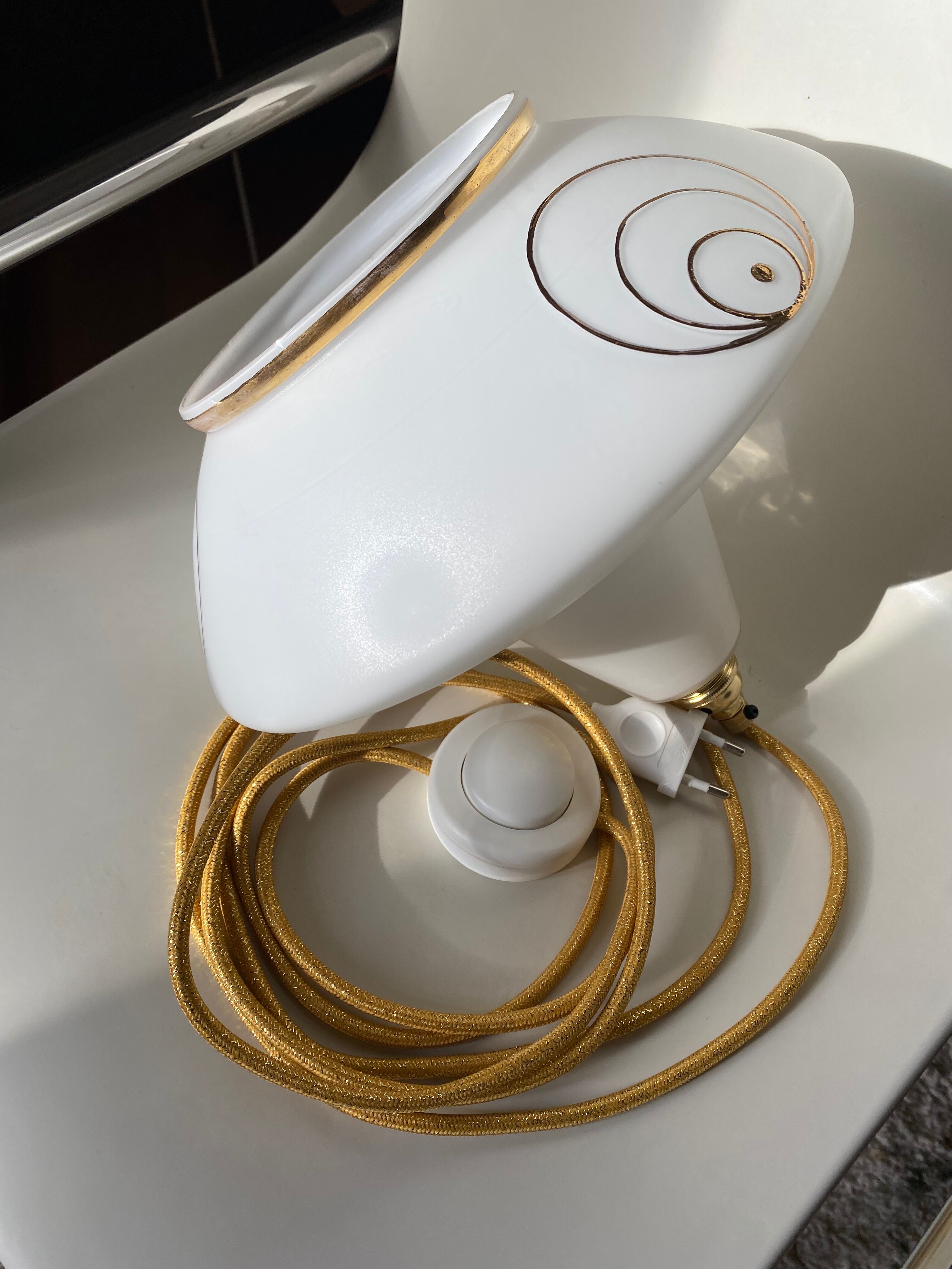 Suspension 50s in white opaline