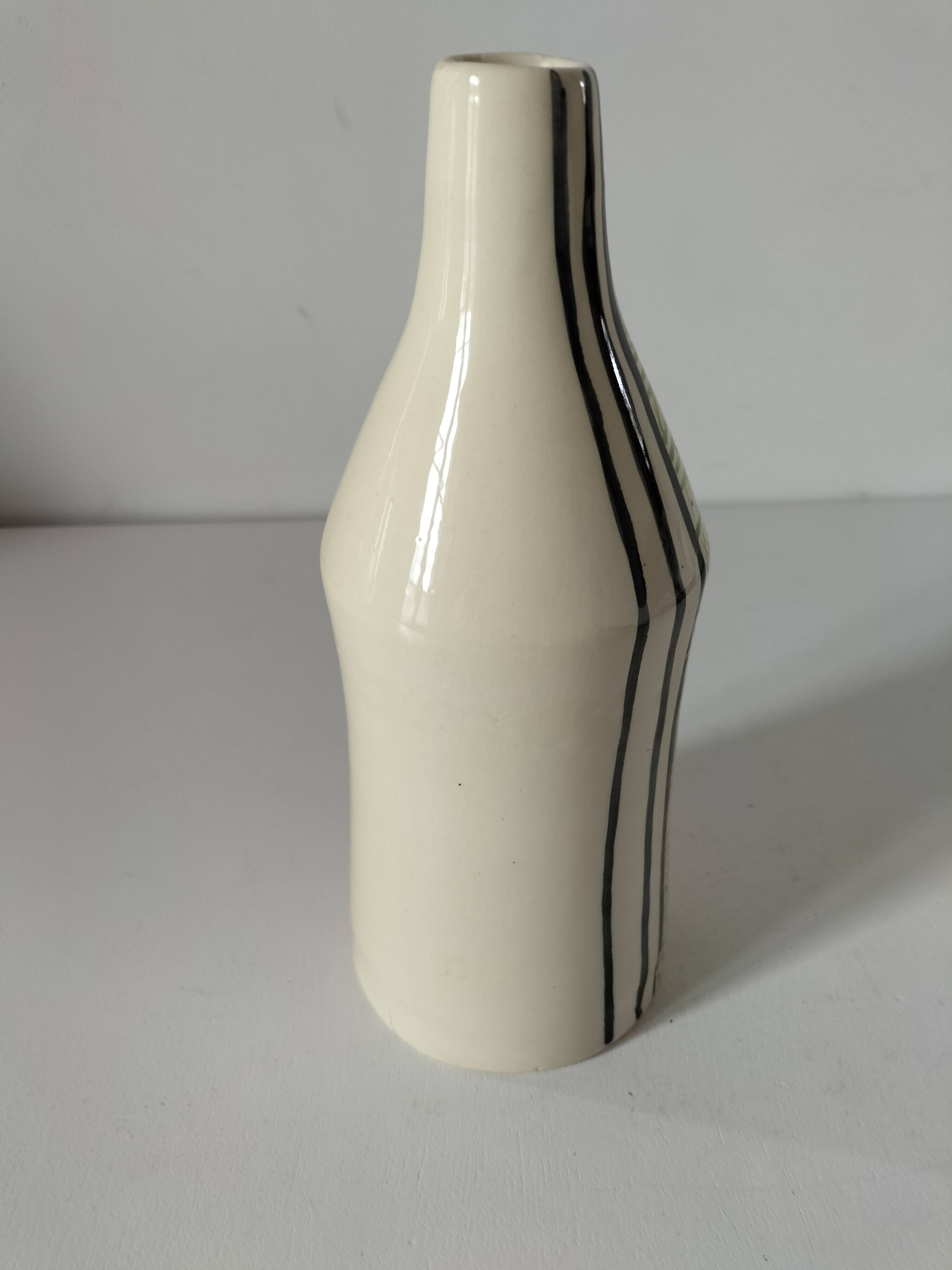 Duo de vases en céramique émaillée, décor pictural, signés MU