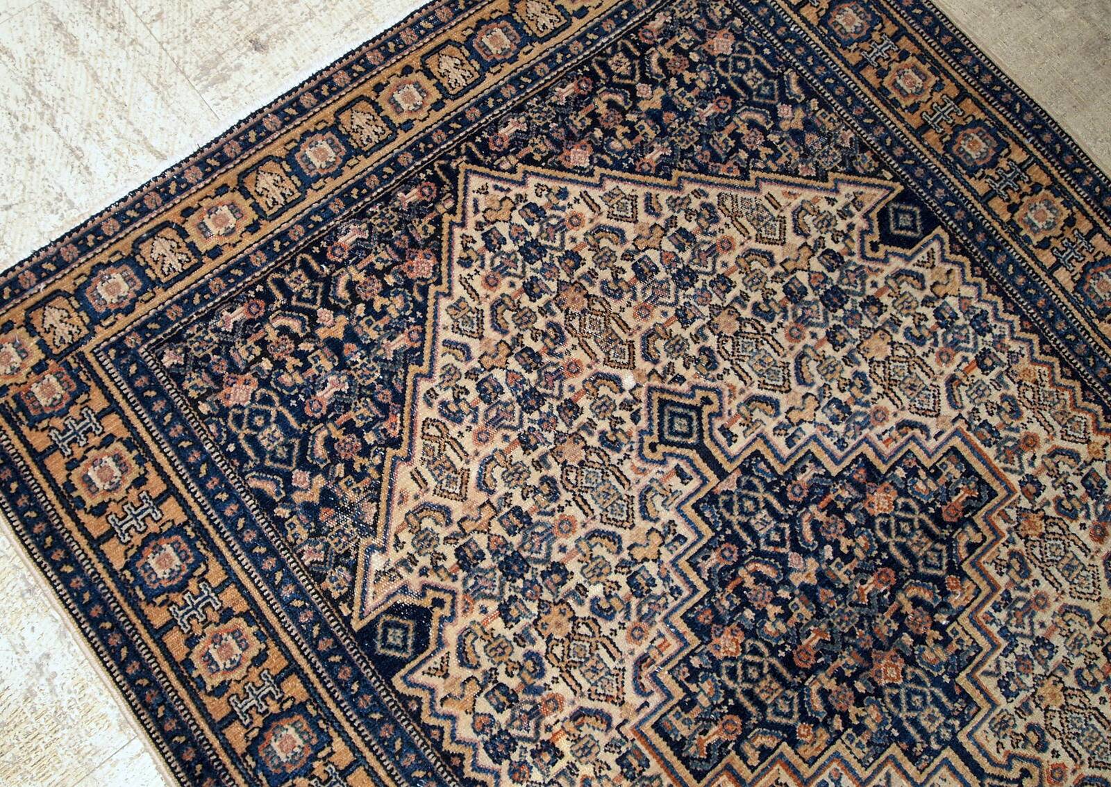 Handmade antique Persian Bibikabab rug 3.3' x 5.2' (100cm x 158cm) 1920s